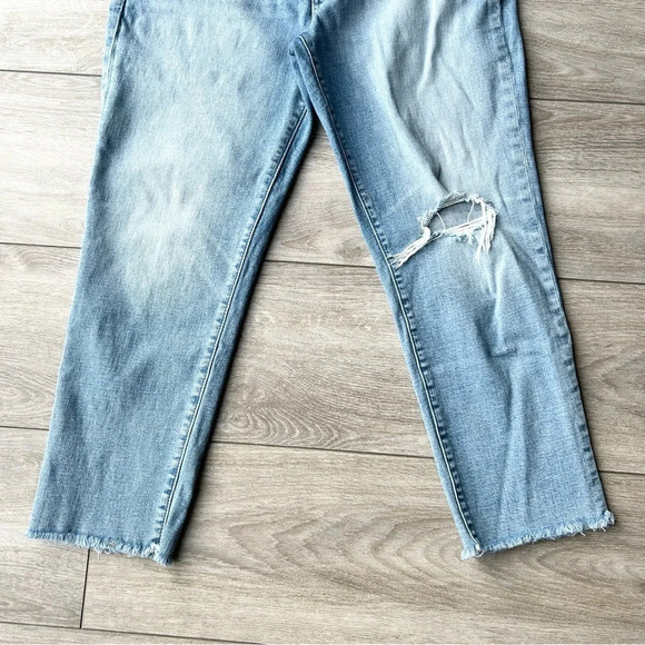 Gap Mid Rise Girlfriend Jeans With Washwell In Light Destroyed Jeans - Picture 4 of 15